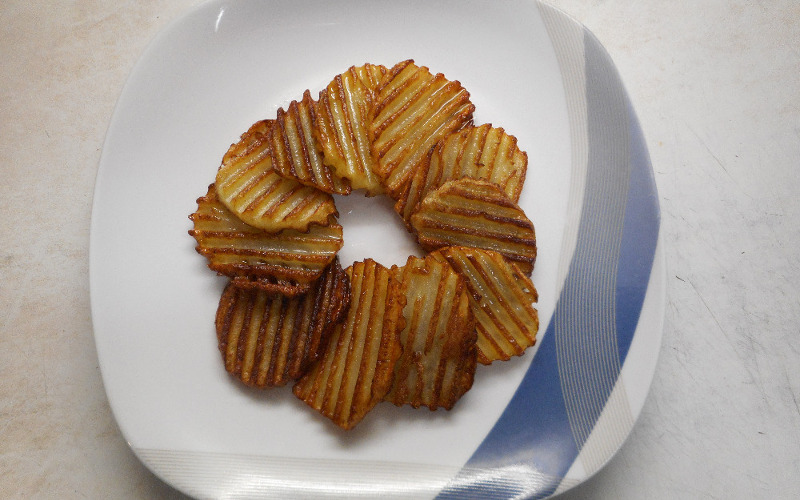 Smažené bramborové chipsy
